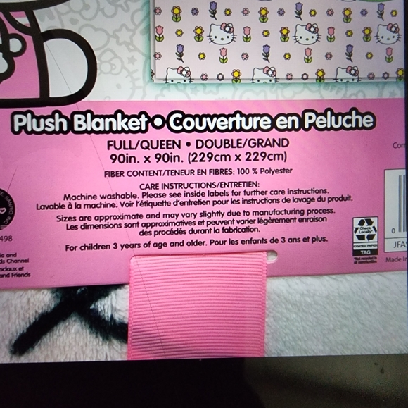 NWT Adorable Spring Hello Kitty Queen comfy blanket🪻🌷🌺 - Picture 3 of 7